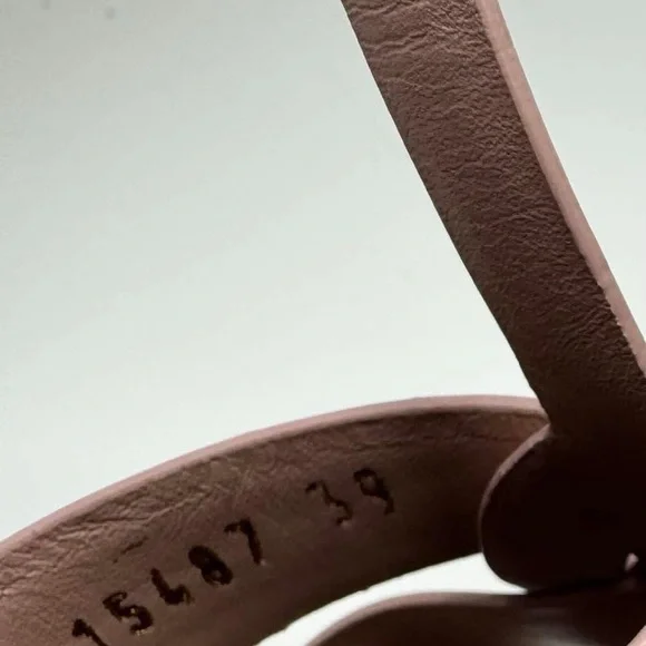 Yves Saint Laurent - Picture 8 of 10